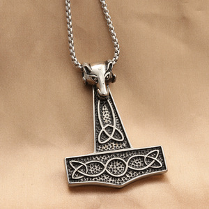 Yunnique – collier avec pendentif marteau Thor en acier inoxydable pour hommes, style rétro Punk, design géométrique - Product Image 1