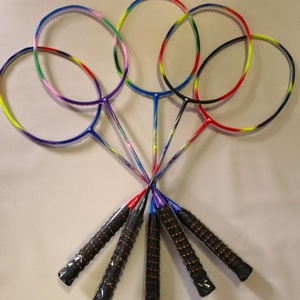 <span class=keywords><strong>Raquette</strong></span> de <span class=keywords><strong>badminton</strong></span> professionnelle entièrement en carbone 75-80g |   Cordes de <span class=keywords><strong>badminton</strong></span> Wave Head Rainbow Color 28 Lbs, haute résistance, 0,6 mm, dureté moyenne - Product Image 2