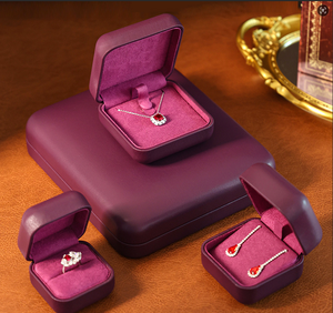 Logo personnalisé pour boîte à bagues et boîte d'emballage de bijoux en cuir PU violet haut de gamme - Product Image 3