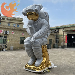 Statue d'art décorative en résine de haute qualité sur mesure, grande sculpture d'astronaute en fibre de verre pour la décoration de magasin - Product Image 1