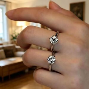 <span class=keywords><strong>Anillo</strong></span> Solitario con Aspecto de Latón al por Mayor, <span class=keywords><strong>Anillo</strong></span> de Boda de Lujo con Circonita Cúbica de Alto Brillo, <span class=keywords><strong>Anillo</strong></span> de Compromiso Clásico de 6 Garras, Regalo de Aniversario - Product Image 1