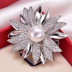 Broche de flor dorada con perlas de imitación y diamantes de imitación para mujer, accesorio de joyería para fiesta - Product Image 6