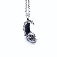 Collier gothique vintage en acier inoxydable en gros, crâne de lune, motard, pendentif personnalisé en forme de crâne pour homme