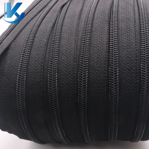 Rotoli di <span class=keywords><strong>Cerniera</strong></span> in Nylon di Alta Qualità Disponibili 03P12 05P16 Originale YKK Rotoli di <span class=keywords><strong>Cerniera</strong></span> a Catena Lunga per Borse e Valigie - Product Image 1