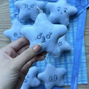 8CM Kpop NT127 Taeyong YUTA <span class=keywords><strong>Doyoung</strong></span> Kawaii estrella de mar azul llavero de peluche 9 Aniversario expresión extraña muñeca Kering Fans regalo - Product Image 6