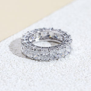 แหวนเพชรรูปไข่สีชมพู 18K รุ่น MSR-2054 ของ Messi Jewelry สำหรับผู้หญิง - Product Image 1