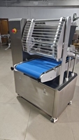 Équipement gonflable de distributeur d'aérateur continu automatique de gâteau de pâtisserie pour la vente de boulangerie eau fruits et farine