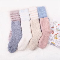 Logo personnalisé ne pas tomber épaissir moelleux blanc dormir tricoté peluche fourrure pantoufles chaussettes