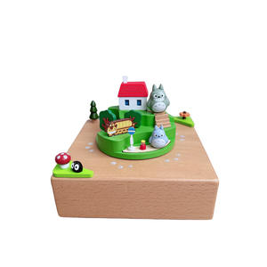 Caja de música de madera de haya familiar Totoro Ever Bright, gran oferta, Microlandschaft de escritorio, manualidades de cuerda, regalo de cumpleaños <span class=keywords><strong>para</strong></span> niños - Product Image 6