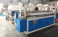 Machine de fabrication de papier toilette entièrement automatique à moteur PLC, petite taille, prix abordable, fonctions de coupe, pliage et gaufrage, 200 m/min