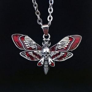 Collier ras du cou Y2K tendance, style gothique, avec pendentif crâne, ailes de mites et motif goutte de vernis rouge, plaqué or, bijoux punk pour femmes et hommes - Product Image 5