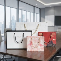 Sacs fourre-tout en papier kraft blanc biodégradable faits à la main avec poignées à cordon, design personnalisé pour les boutiques, les cadeaux, les chaussettes, l'emballage de fourrures