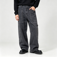 Jean utilitaire chic pour homme, pantalon en denim noir délavé, coupe ample à jambe large, poches cargo, passants de ceinture, avec détail à bouton-pression