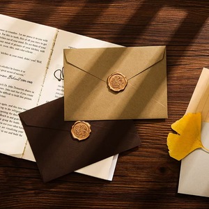 Sobres de papel Kraft ecológicos personalizados, diseño de autosellado para correo e invitaciones - Product Image 3