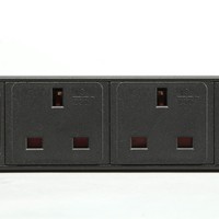Gabinete de red profesional PDU 1U 19 "Montaje en rack Mejor precio Producto Estilo británico PDU
