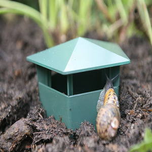 Trampa para Caracoles Cuadrada de Material PP para Control de Plagas en Jardín y Huerto - Product Image 3