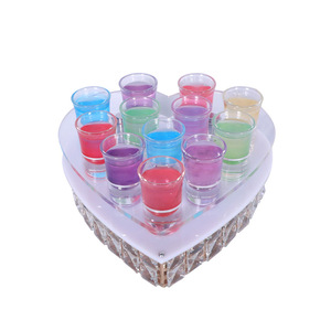 Soporte para Vasos de Chupito en Forma de Corazón de Acrílico con Base de Cristal para Uso en Bares y Fiestas - Product Image 5
