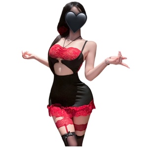 Robe moulante en dentelle dos nu, éblouissante et scintillante, avec dos nu spectaculaire, style nuisette et jupe de lingerie fluide et sinusoïdale - Product Image 1