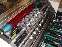 Machine à poinçonner pour l'impression de numéros de série