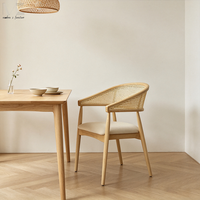 Chaise de salle à manger en bois de designer Japandi, dossier en rotin naturel, fauteuil d'appoint de luxe pour hôtel boutique, café