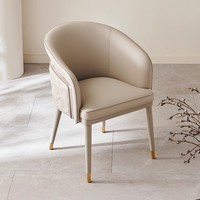 Chaise italienne minimaliste de luxe haut de gamme à dossier souple, chaise de salle à manger en bois ciré blanc, chaise de réception de restaurant de style haut de gamme