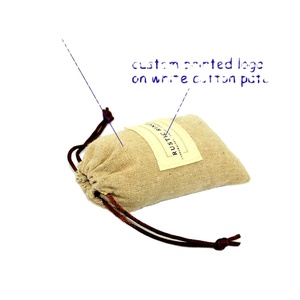 Pochette en coton naturel recyclé, lin et jute pour cadeau, petit sac à cordon pour bijoux avec patch logo - Product Image 3