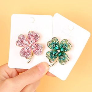 Thanh Lịch Bốn Lá Cỏ Ba Lá Trâm Pha Lê Rhinestone Thiết Kế Màu Xanh Lá Cây Ve Áo Pin Đồ Trang Sức Quà Tặng Cho Phụ Nữ - Product Image 4