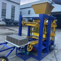 Machine à blocs de béton hydraulique QT4-24 pour les marchés africains
