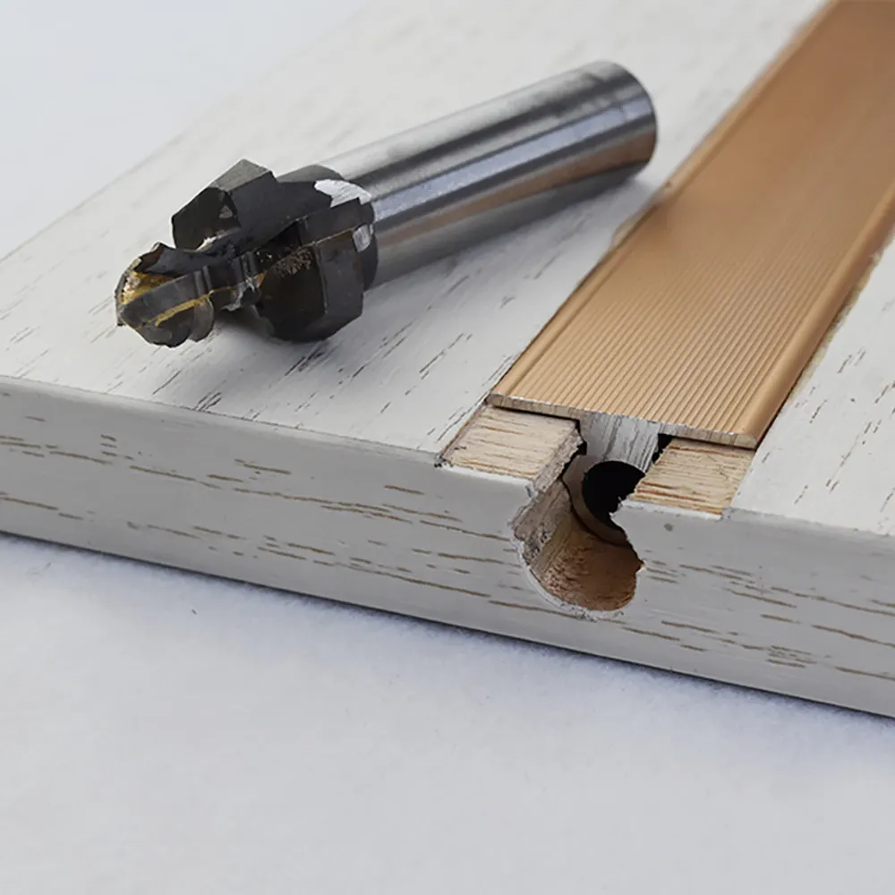 ワードローブ隠し調節可能なドアストレートナースロット付き木製ドアパネル溝ワードローブドア矯正バー