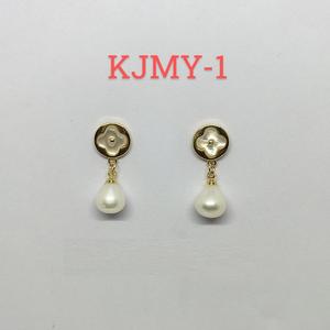 Boucles d'oreilles pendantes en laiton plaqué or 18 carats avec perles d'eau douce, très demandées, bijoux classiques pour mariages, fiançailles et événements formels - Product Image 4