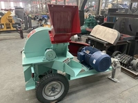 Broyeur à marteaux multifonctionnel 420 pour le déchiquetage du bois, adapté à l'usage domestique et aux fermes.