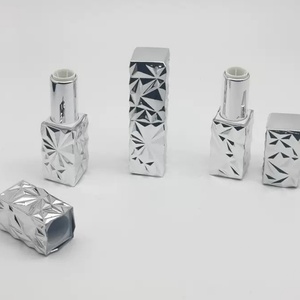 Envase de Lápiz Labial Cuadrado Magnético de Plástico Rojo, Plateado y Oro Rosa de 12.1MM, Venta al Por Mayor - Product Image 2