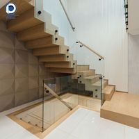 Escalier moderne à double poutre en acier et bois avec garde-corps en câble d'acier carbone noir et marches en bois massif pour villa intérieure