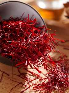 خيوط زعفران طبيعية عالية الجودة ممتازة ، توابل أعشاب مجففة للطبخ والفوائد الصحية - Product Image 5