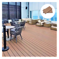 Revêtement de sol extérieur en WPC Ponts Revêtement de sol extérieur en composite bois-plastique Planche de terrasse durable pour jardin