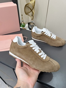 รองเท้าวิ่งสปอร์ตคุณภาพสูง MIUs ของแท้ ดีไซน์หรูหรา สไตล์เรโทร ลำลอง แบบผูกเชือก อเนกประสงค์ นุ่มสบาย ระบายอากาศได้ดี ป้องกันกลิ่น - Product Image 3