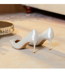 Chaussures de mariée blanches 2025, nouvelles, à talons aiguilles en soie, ornées de strass, pour femmes - Product Image 5