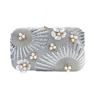 Conjunto de bolso y zapatos de tacón alto a juego con lazo puntiagudo y diamantes de imitación de arcoíris para fiesta o boda - Product Image 1