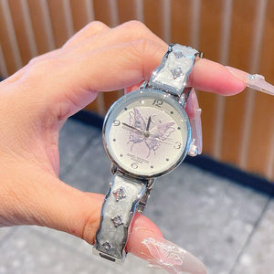 Reloj de Pulsera con Diseño de Mariposa y Esfera con Luz Lunar, Reloj de Cuarzo de Lujo Discreto para Mujer - Product Image 1