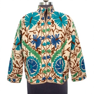 Veste matelassée artisanale en tissu Cotrise brodée de fleurs, avec détails boutonnés, doublure rayée en coton, respirante, écologique, épaisse pour l'hiver - Product Image 1