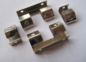 Изготовленные на заказ металлические штамповки маленькие 301 из нержавеющей стали Пружинные стальные зажимы для листьев OEM Прецизионные штамповочные металлические зажимы - Product Image 3