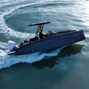 Costruito con un solido scafo in fibra di vetro, Hard-chine, Design Semi-dislocamento, offre resistenza, stabilità e navigabilità - Product Image 5