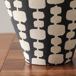 En stock <span class=keywords><strong>Vase</strong></span> en céramique de peinture à la main pour la décoration intérieure <span class=keywords><strong>Vase</strong></span> à fleurs décoratif de style moderne et simple <span class=keywords><strong>Vase</strong></span> en céramique à petite bouche - Product Image 4