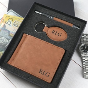 Set Regalo in Similpelle Incidibile per la Festa del Papà, Set Promozionale per Ufficio con Logo Personalizzato, Portafoglio, Penna e Portachiavi Incisi - Product Image 4