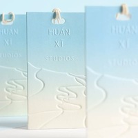 Étiquettes suspendues et étiquettes de prix gaufrées, écologiques, estampées à chaud, colorées, avec dégradé, personnalisées pour vêtements, sacs et accessoires