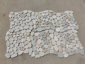 <span class=keywords><strong>Tapis</strong></span> de galets de rivière polis pour le revêtement de sol, le jardinage et l'aménagement paysager - Product Image 2