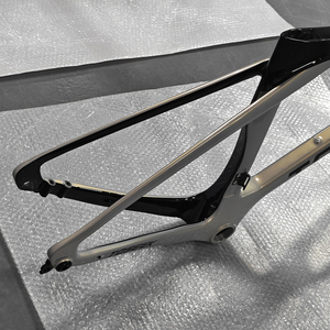 Cuadro de Bicicleta de Carretera de Carbono Ligero BBT47 con <span class=keywords><strong>Eje</strong></span> <span class=keywords><strong>Pasante</strong></span>, Personalización de Fábrica, Cableado Interno, Cuadro de Bicicleta de Carreras Duradero - Product Image 5