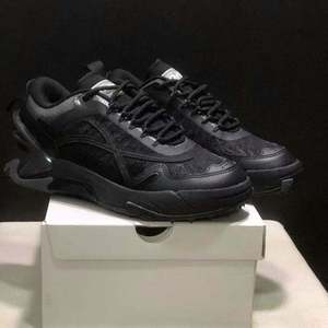 Sneakers unisexes tendance, légères et respirantes, chaussures de sport avec design anti-odeur confortable, semelle en caoutchouc pour hommes et femmes - Product Image 3