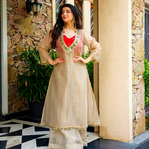 Kurta beige brodée pour femme avec blouse rouge et pantalon palazzo – Tenue traditionnelle indienne et pakistanaise pour mariage, coupe longue - Product Image 1