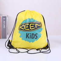 Sac à dos à cordon de serrage personnalisé en polyester 210D imperméable, couleur jaune tendance, pour la gym, le sport, les activités de plein air, la plage, la randonnée, et le rangement des chaussures